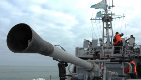 Военные корабли ВМС РК приступили к выполнению учебно-тренировочных задач на Каспие