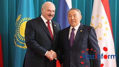 Лукашенко наградил Назарбаева Орденом дружбы народов