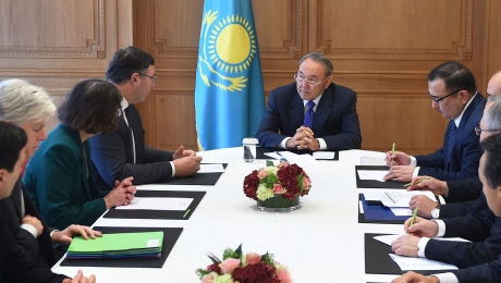 Президент Казахстана провел во Франции ряд деловых встреч